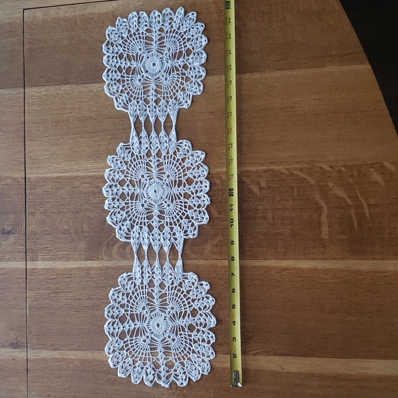 Handmade doili table runner 6 - Picture 1 of 4